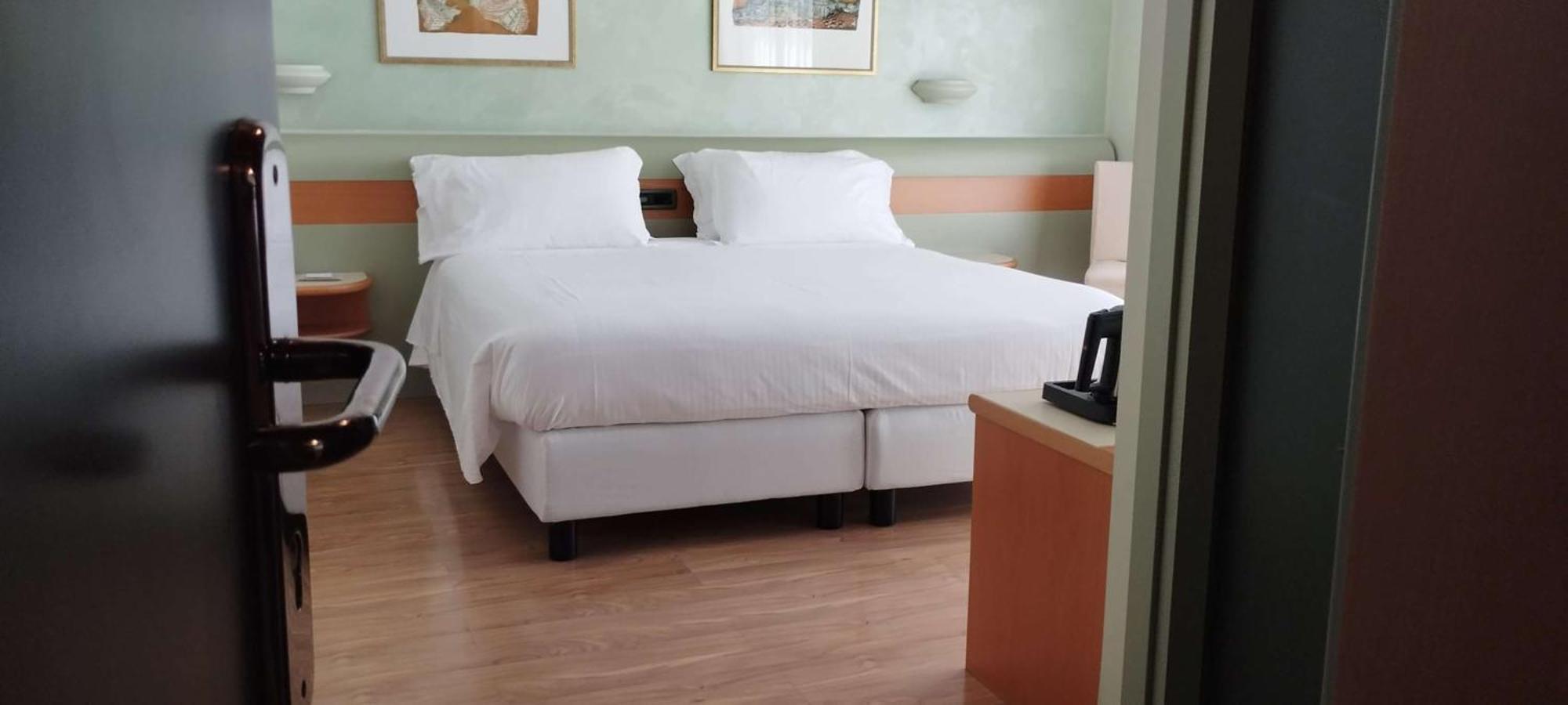 Best Western Hotel Leonardo Da Vinci Erba Exterior photo